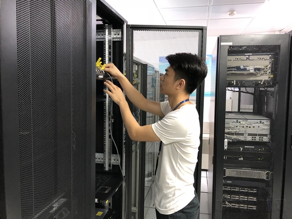 珠海空管站通信枢纽室完成通航服务站CNMS终端安装与软件开发